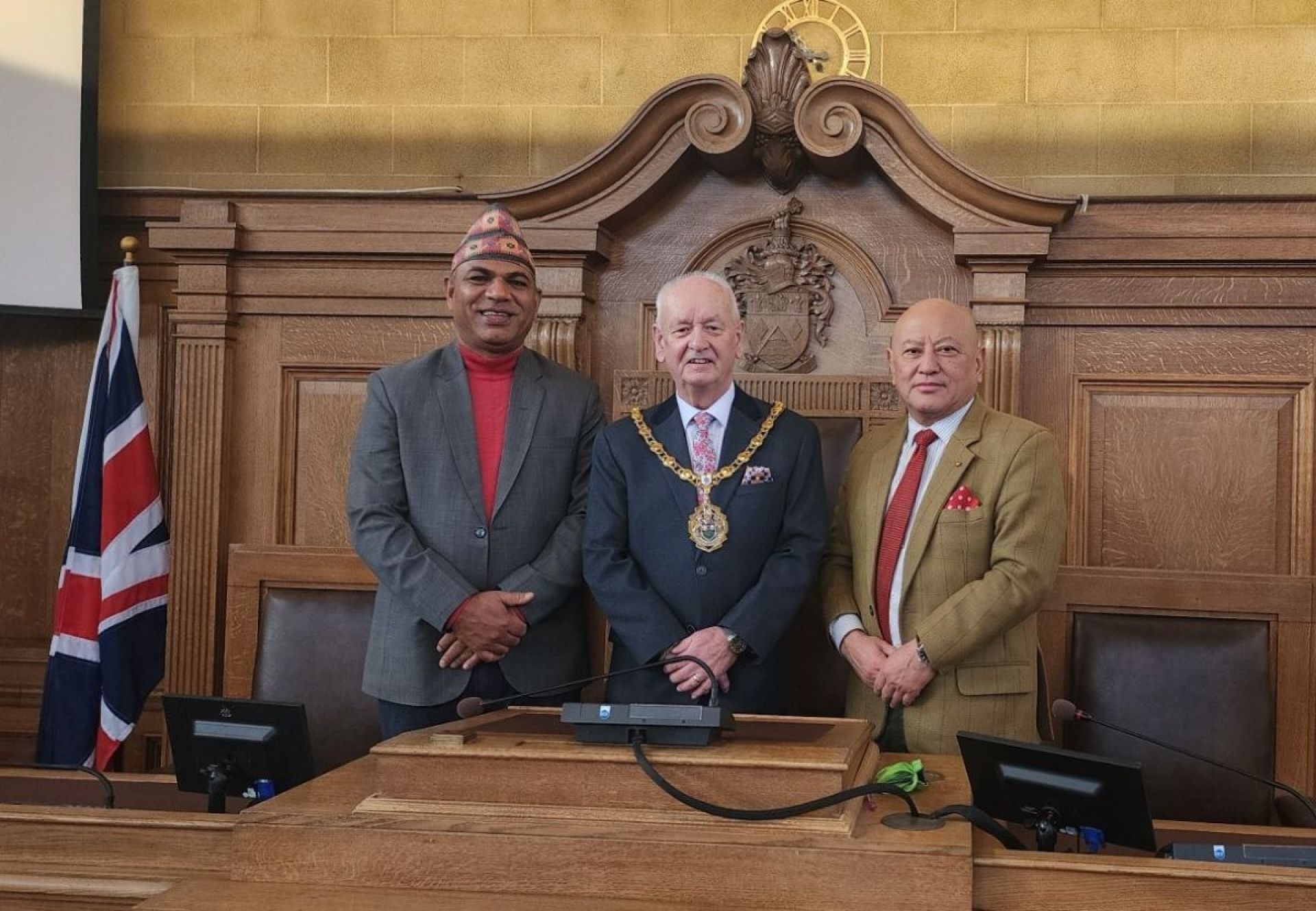 Royal Representatives Visit Rochdale, Explore Cooperative Interrelationship